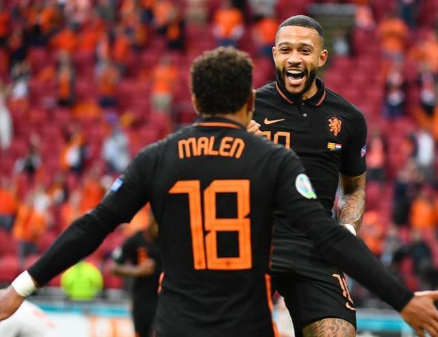 更是在比赛 更是在比赛