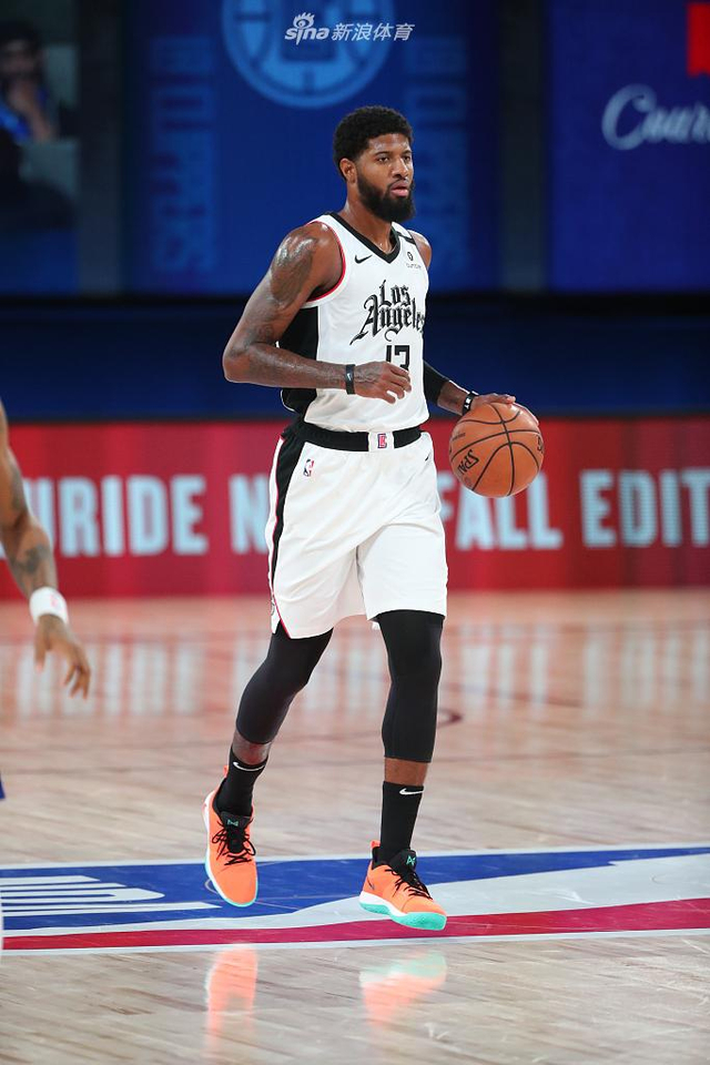 把球权交给 把球权交给